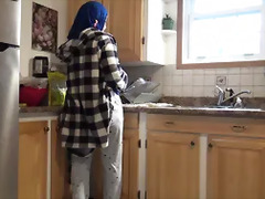 Syrian Housewife Gets Creampied By German Husband In The Kitchen